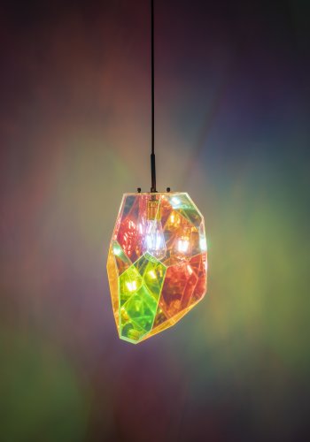 BOLD MONKEY Diamond Dear Deckenleuchte – regenbogenfarbenes holografisches Acryl und Eisen