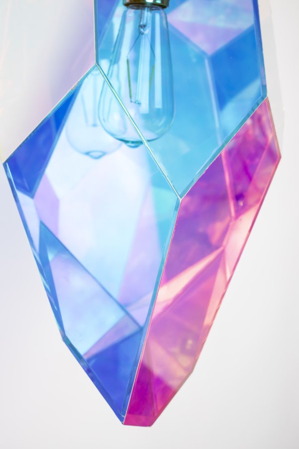 BOLD MONKEY Diamond Dear Deckenleuchte – regenbogenfarbenes holografisches Acryl und Eisen