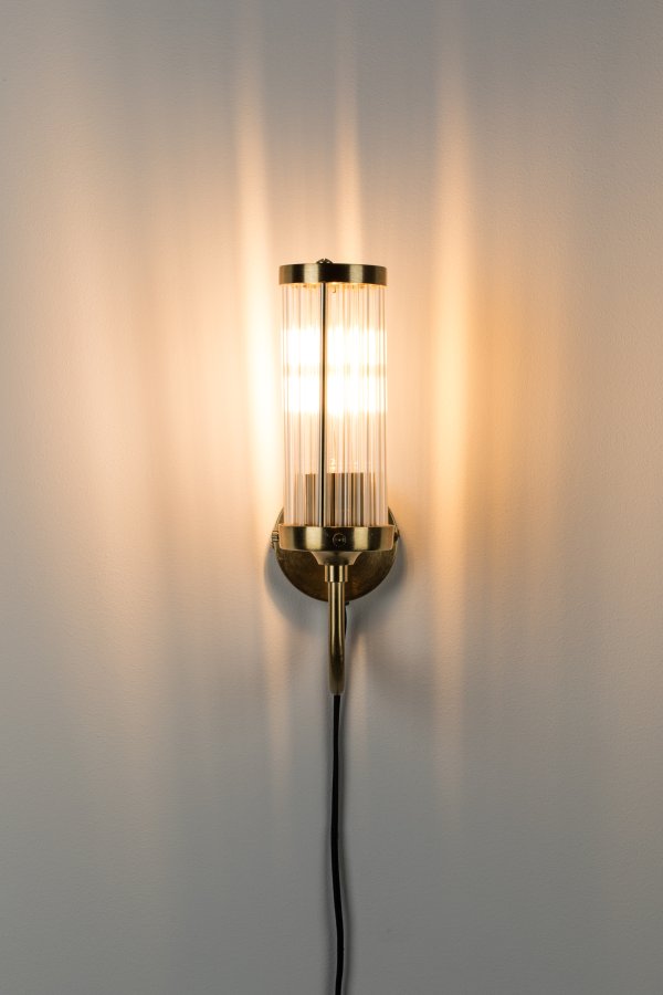 BOLD MONKEY Angel on fire vegglampe - klar akryl og messing aluminium