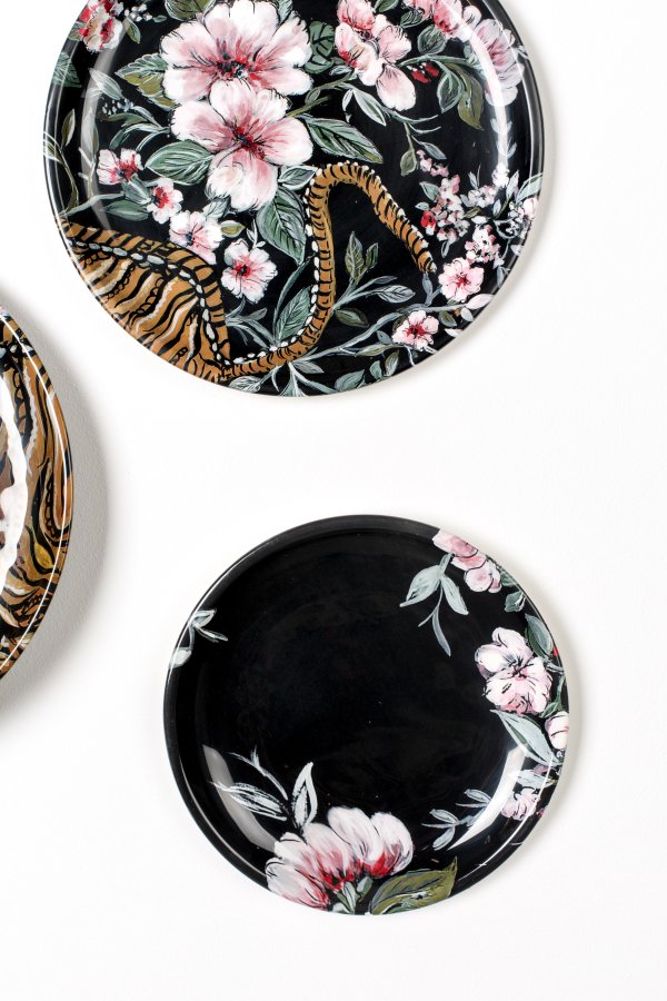 BOLD MONKEY No Food Here vegglampe - jernplater med vinyltrykt flerfarget tiger (sett med 4)