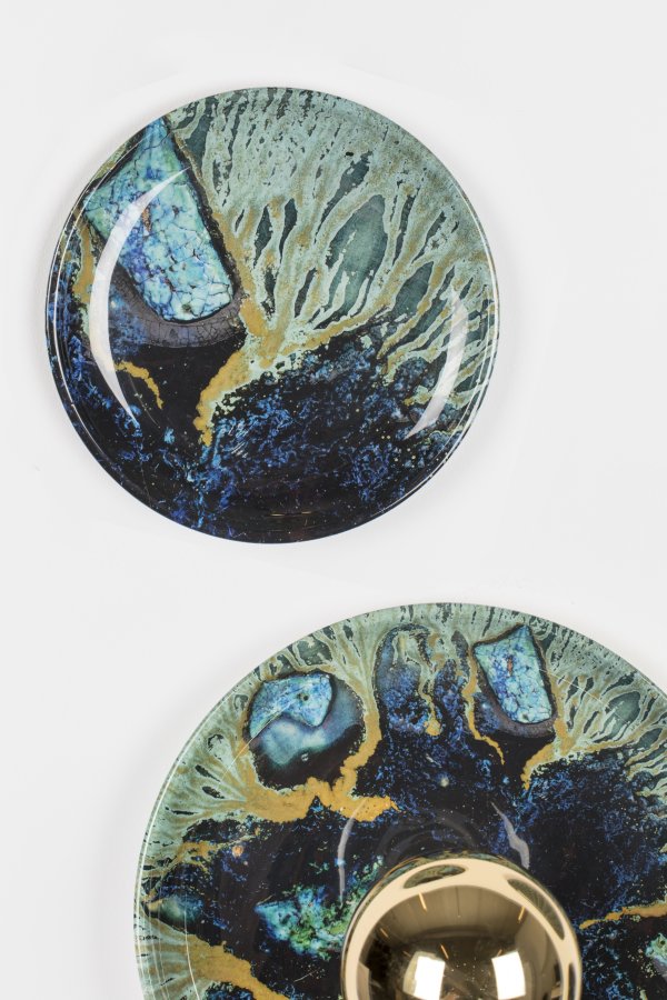 BOLD MONKEY No Food Here Wandleuchte – Eisenplatten mit mehrfarbigem Sechseck-Vinyldruck (4er-Set)