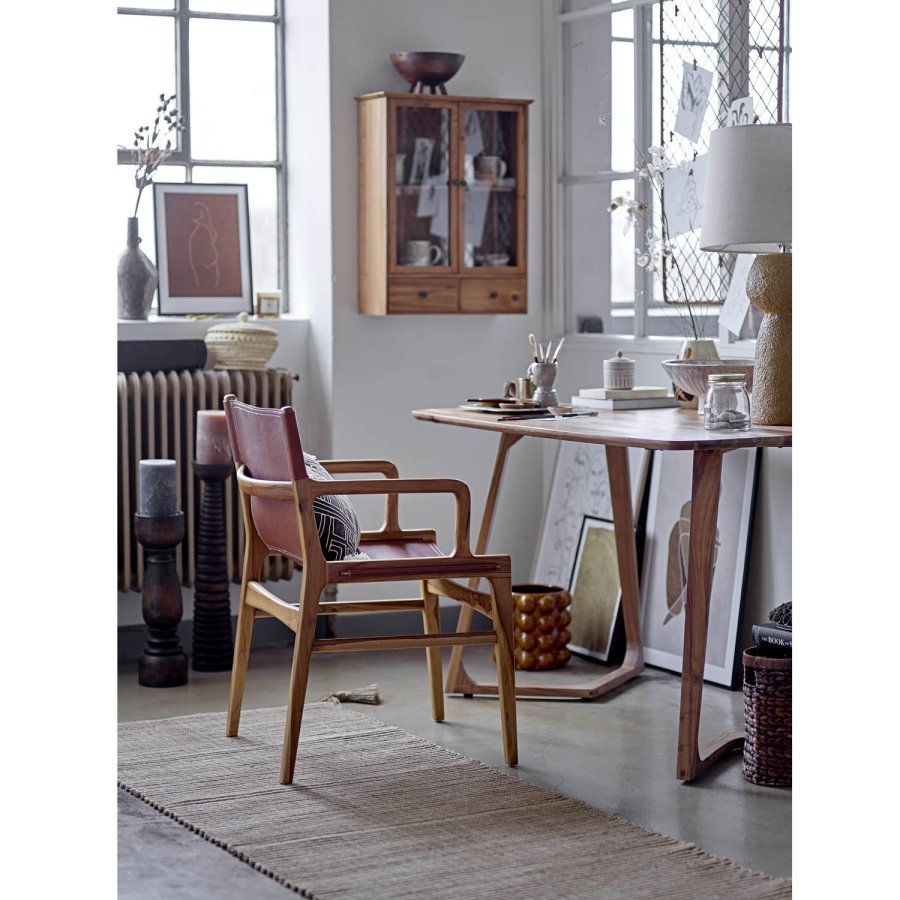 BLOOMINGVILLE Ollie Loungesessel mit Armlehnen – natürliches Teakholz und braunes Leder