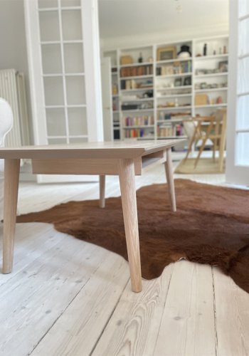 ACT NORDIC Century Soffbord, med Hylla - Vitpigmenterad Ekfanér och Ek (115 x 60 cm)