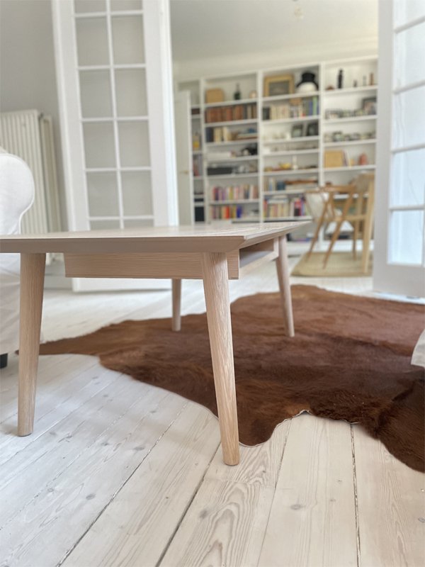 ACT NORDIC Century Soffbord, med Hylla - Vitpigmenterad Ekfanér och Ek (115 x 60 cm)