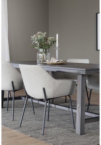 ROWICO Haley Esszimmerstuhl, mit Armlehnen – hellgrauer Stoff und schwarze Metallbeine