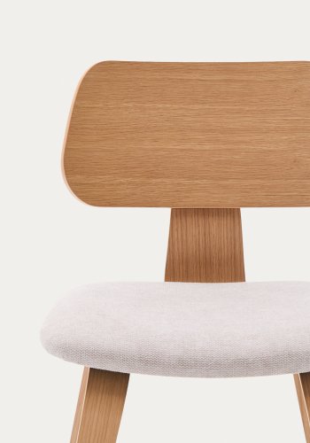 KAVE HOME Gena spisestuestol - beige chenillestoff og naturlig eikefiner