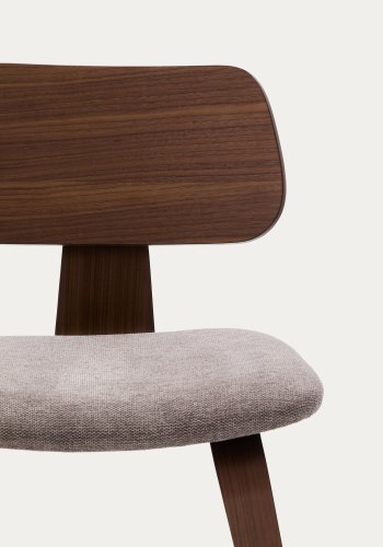 KAVE HOME Gena spisestuestol - beige chenillestoff og brun valnttfiner