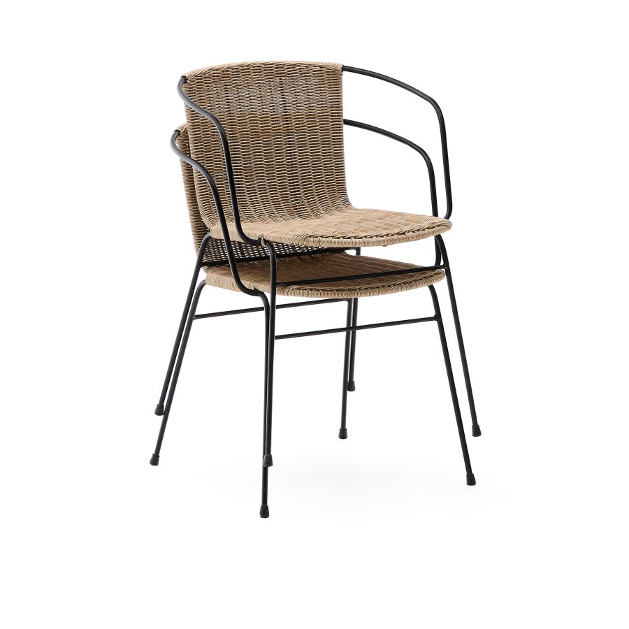 KAVE HOME Eltiera stabelbar stol i syntetisk rotting med svart st�lramme og armlener