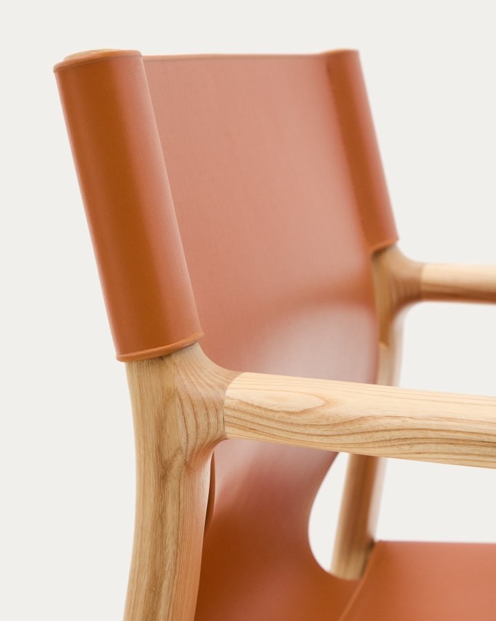 KAVE HOME Jan-stol laget av lysebrune, resirkulerte lrfibre og FSC 100 % heltre ask med nattlys