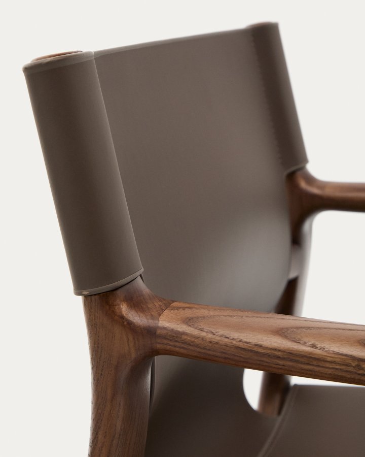 KAVE HOME Jan-stol laget av mrkebrune resirkulerte lrfibre og FSC 100 % heltre ask med valntt