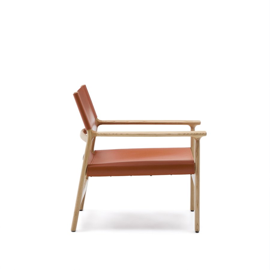 KAVE HOME Jan lenestol laget av lysebrune resirkulerte lrfibre og FSC 100 % heltre ask med