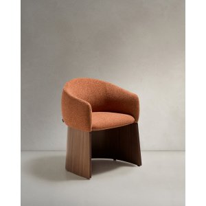 KAVE HOME Bosca l�nestol, m. arml�n - terrakotta chenille stof og valn�ddefin&eacute;r