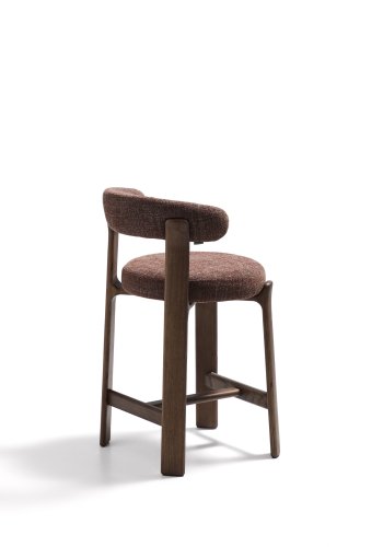 KAVE HOME Granittkrakk i brun chenille og heltre ask med valnttfarget finish FSC 100% 65