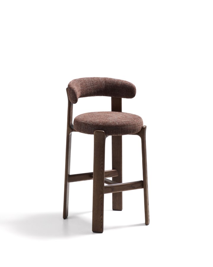 KAVE HOME Granittkrakk i brun chenille og heltre ask med valnttfarget finish FSC 100% 75