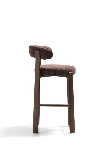 KAVE HOME Granittkrakk i brun chenille og heltre ask med valnttfarget finish FSC 100% 75