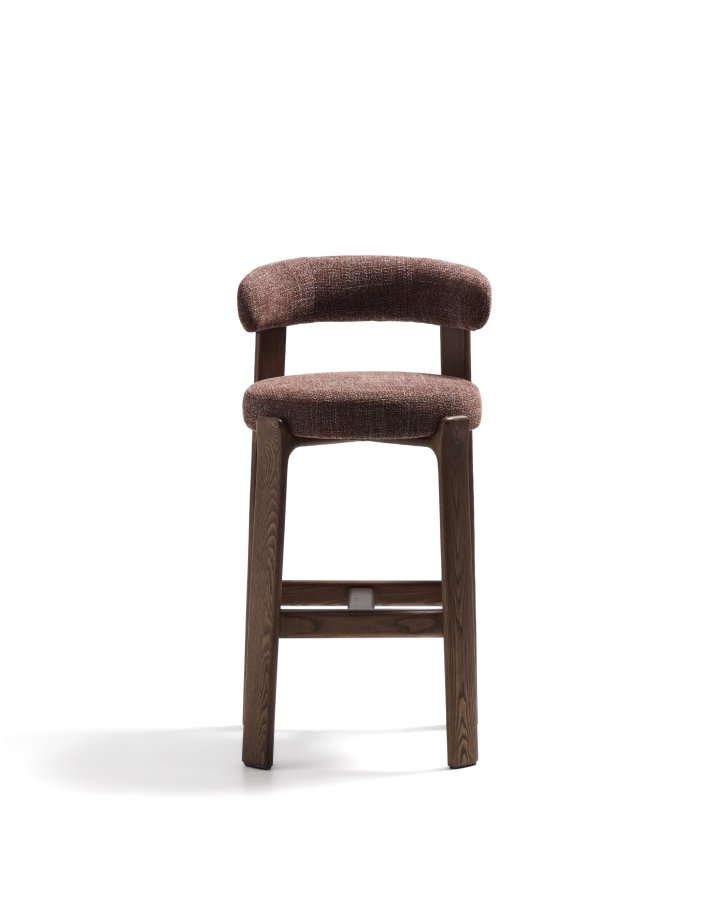 KAVE HOME Granittkrakk i brun chenille og heltre ask med valnttfarget finish FSC 100% 75