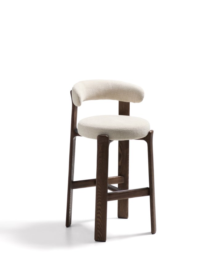 KAVE HOME Granittkrakk i beige chenille og heltre ask med valnttfarget finish FSC 100% 75