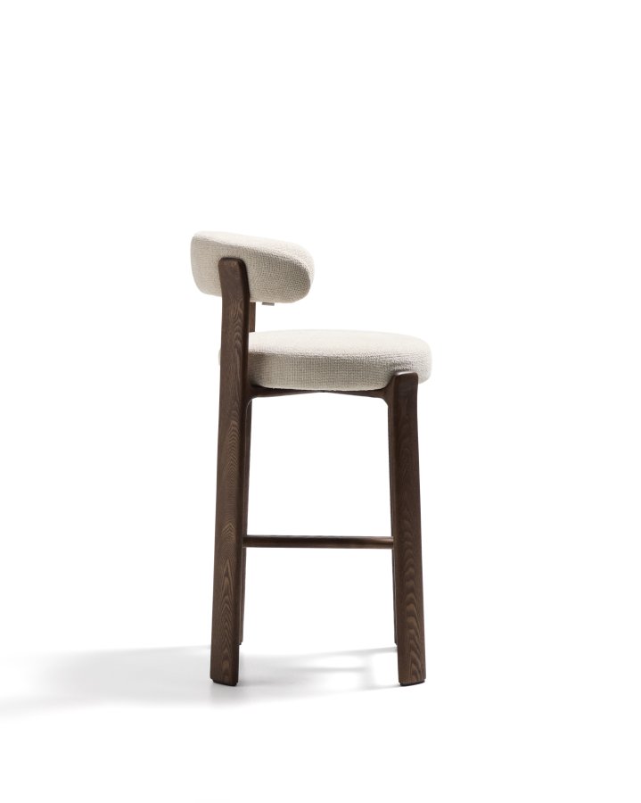 KAVE HOME Granittkrakk i beige chenille og heltre ask med valnttfarget finish FSC 100% 75