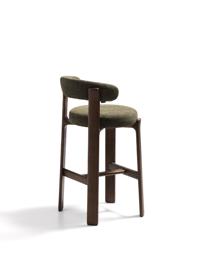 KAVE HOME Granittkrakk i grnn chenille og heltre ask med valnttfarget finish FSC 100% 75