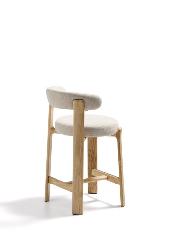 KAVE HOME Granittkrakk i beige chenille og heltre ask med naturlig finish FSC 100% 65 cm