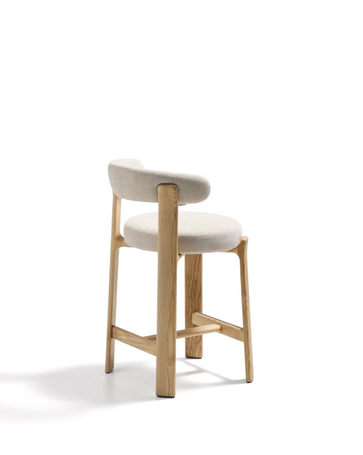 KAVE HOME Granittkrakk i beige chenille og heltre ask med naturlig finish FSC 100% 65 cm