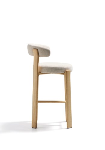 KAVE HOME Granittkrakk laget av beige chenille og heltre ask med naturlig finish FSC 100%