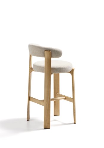 KAVE HOME Granittkrakk laget av beige chenille og heltre ask med naturlig finish FSC 100%