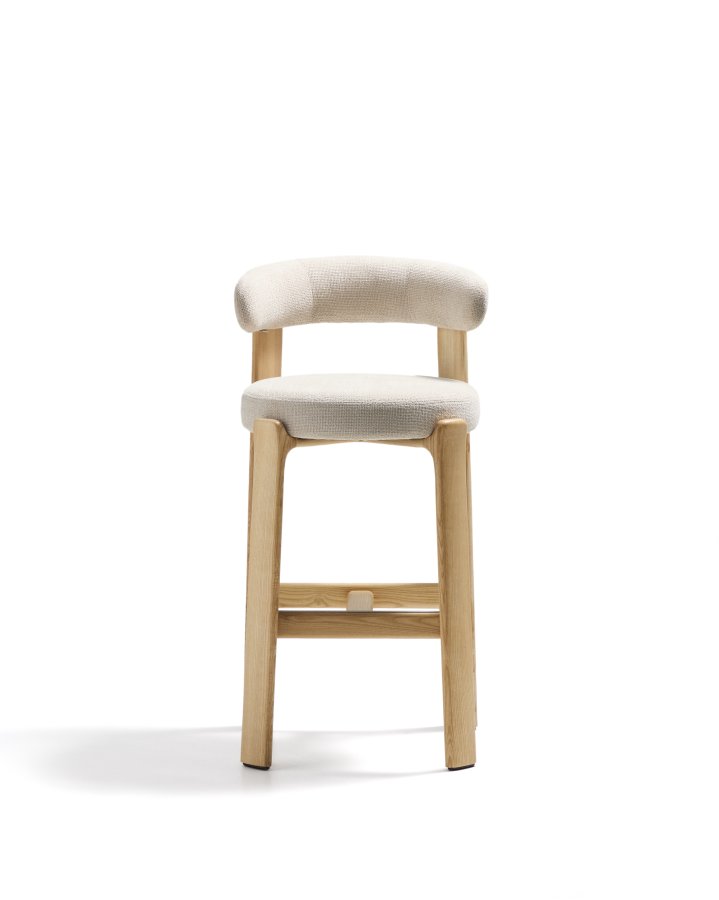 KAVE HOME Granittkrakk laget av beige chenille og heltre ask med naturlig finish FSC 100%