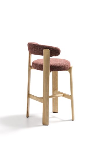 KAVE HOME Granittkrakk i terrakotta chenille og heltre ask med naturlig finish FSC 100%