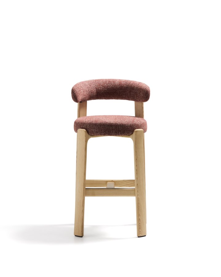 KAVE HOME Granittkrakk i terrakotta chenille og heltre ask med naturlig finish FSC 100%