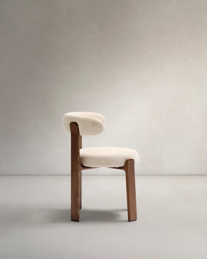 KAVE HOME spisestuestol i granitt - beige chenille og valntt finish asketre