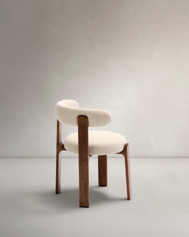 KAVE HOME spisestuestol i granitt - beige chenille og valntt finish asketre