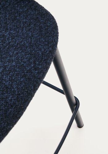 KAVE HOME Maina krakk i bl chenille og stlben med bl finish FSC Mix Credit 65 cm