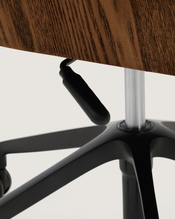 KAVE HOME Madai kontorstol, m. arml�n og hjul - brun chenille og askefiner med valn�ddefinish