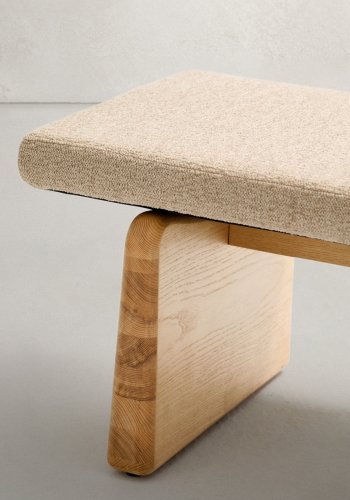 KAVE HOME Topaz benk i beige chenille og FSC 100 % heltre ask i naturlig utfrelse, 150 cm