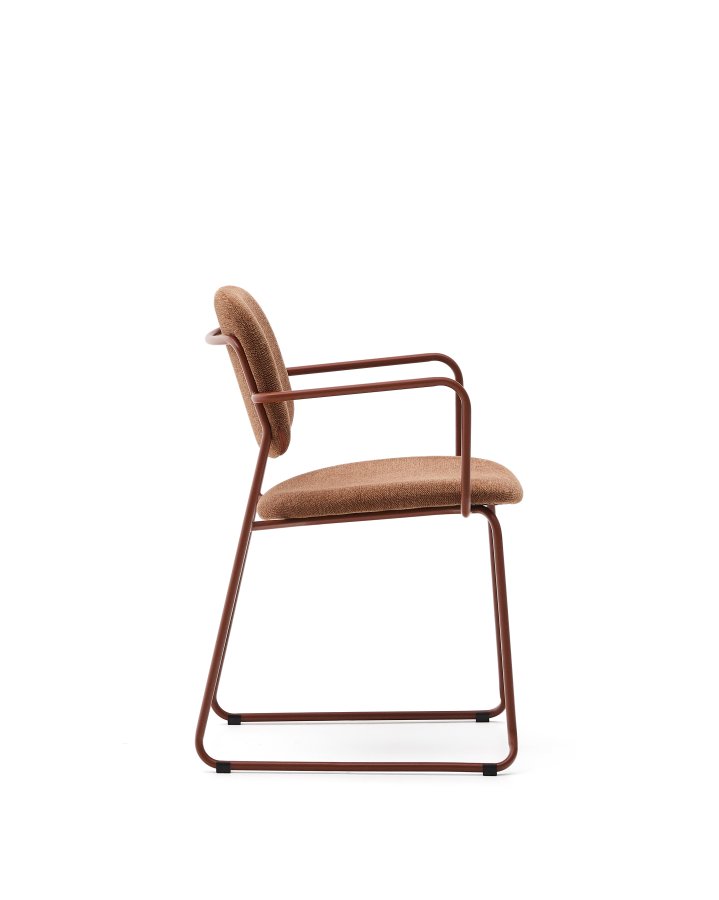 KAVE HOME Meli-stol i terrakotta-chenille med terrakotta-metallramme FSC Mix Credit