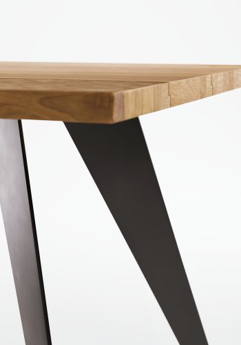 KAVE HOME Koda bord i eikefiner med naturlig finish og stlben med sort finish 160 x 90 cm