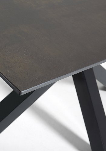 KAVE HOME Arya spisebord - jernmose keramikk og svart stl (200x100)