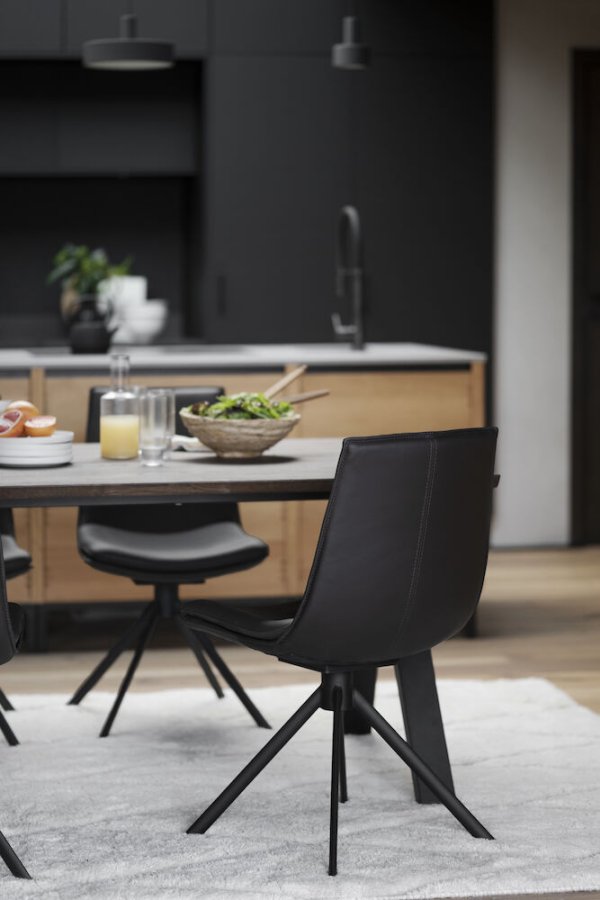 ROWICO Lowell svingstol - brunt skinn og svart metall