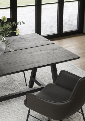 ROWICO Lowell spisebordstol, med armlener - brunt skinn og sort metall