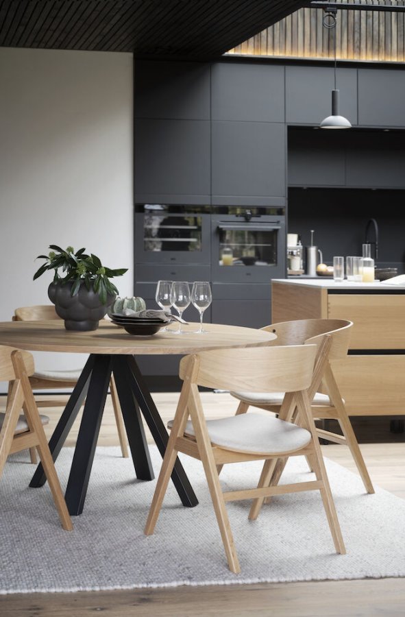 ROWICO Waterton spisebordstol, m. armlener - beige stoff og naturlig eik