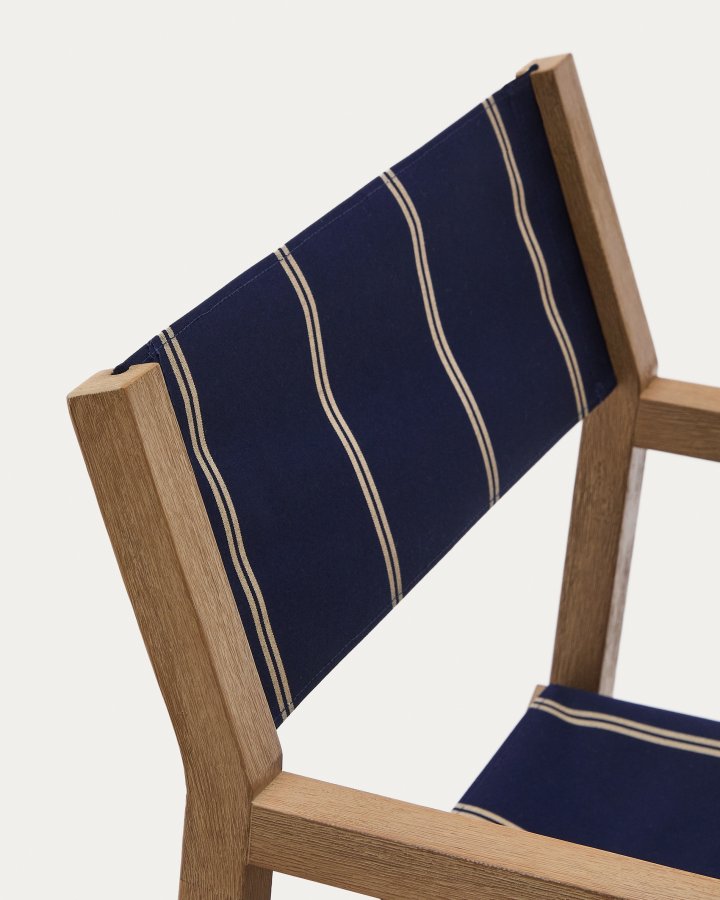 KAVE HOME Vilara bl og beige stripete utendrs klappstol laget av FSC 100 % heltre akasie
