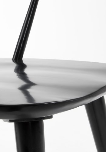 KAVE HOME Krise matbordsstol - svart gummitr&auml;, med armst&ouml;d
