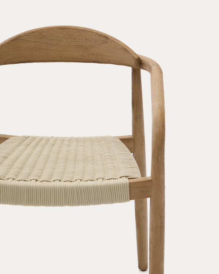 KAVE HOME Nina stabelbar stol laget av FSC 100 % heltre akasie og ecru tausnor