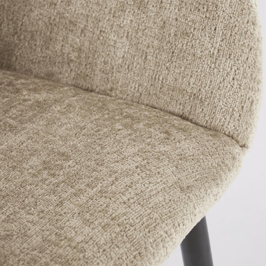KAVE HOME Konna spisebordsstol, med armlener - beige chenille og sort stl