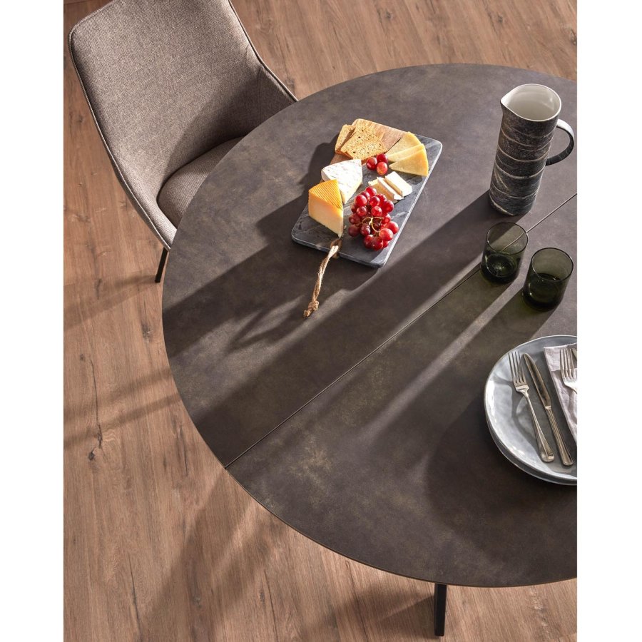 KAVE HOME Haston spisestol med armlener - mrkegrtt stoff og metall med kryssfiner