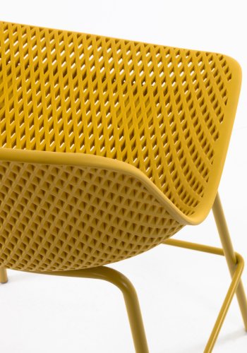 KAVE HOME Quinby udendrs barstol, m. rygln og fodsttte - gul polypropylen og stl