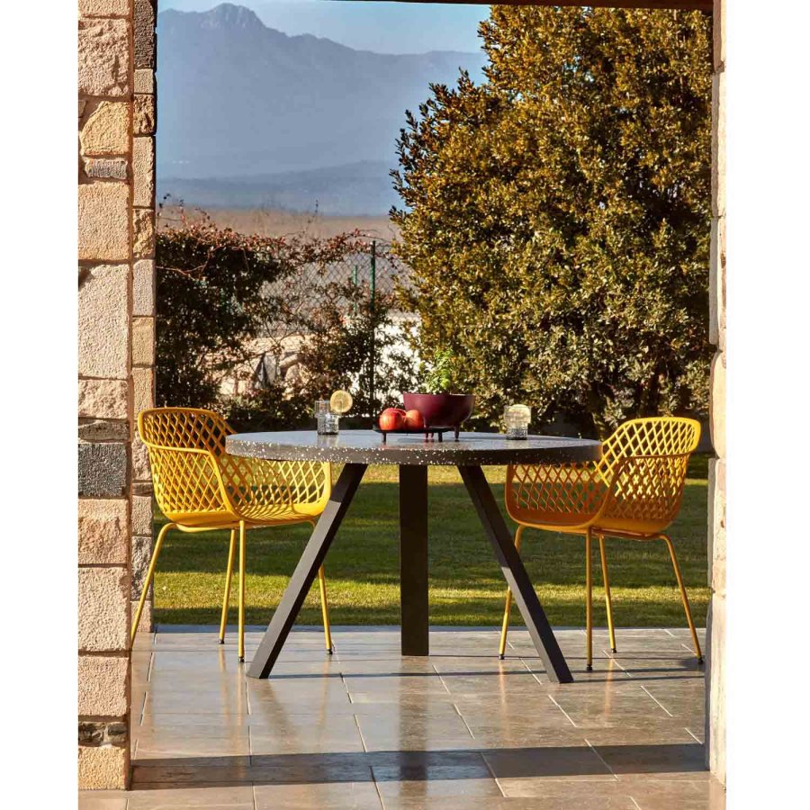 KAVE HOME Quinn spisestuestol med armlener - gul plast og metall