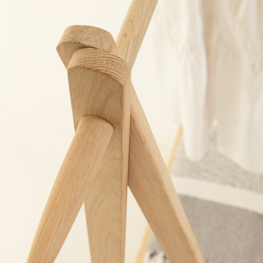 KAVE HOME Natane klesstang i eik og rotting, 95 x 152 cm