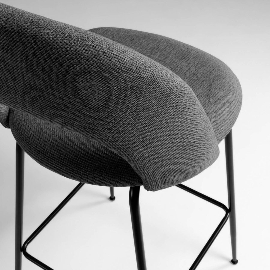 KAVE HOME Mahalia barkrakk, med ryggsttte og fotsttte - mrkegrtt stoff og sort metall